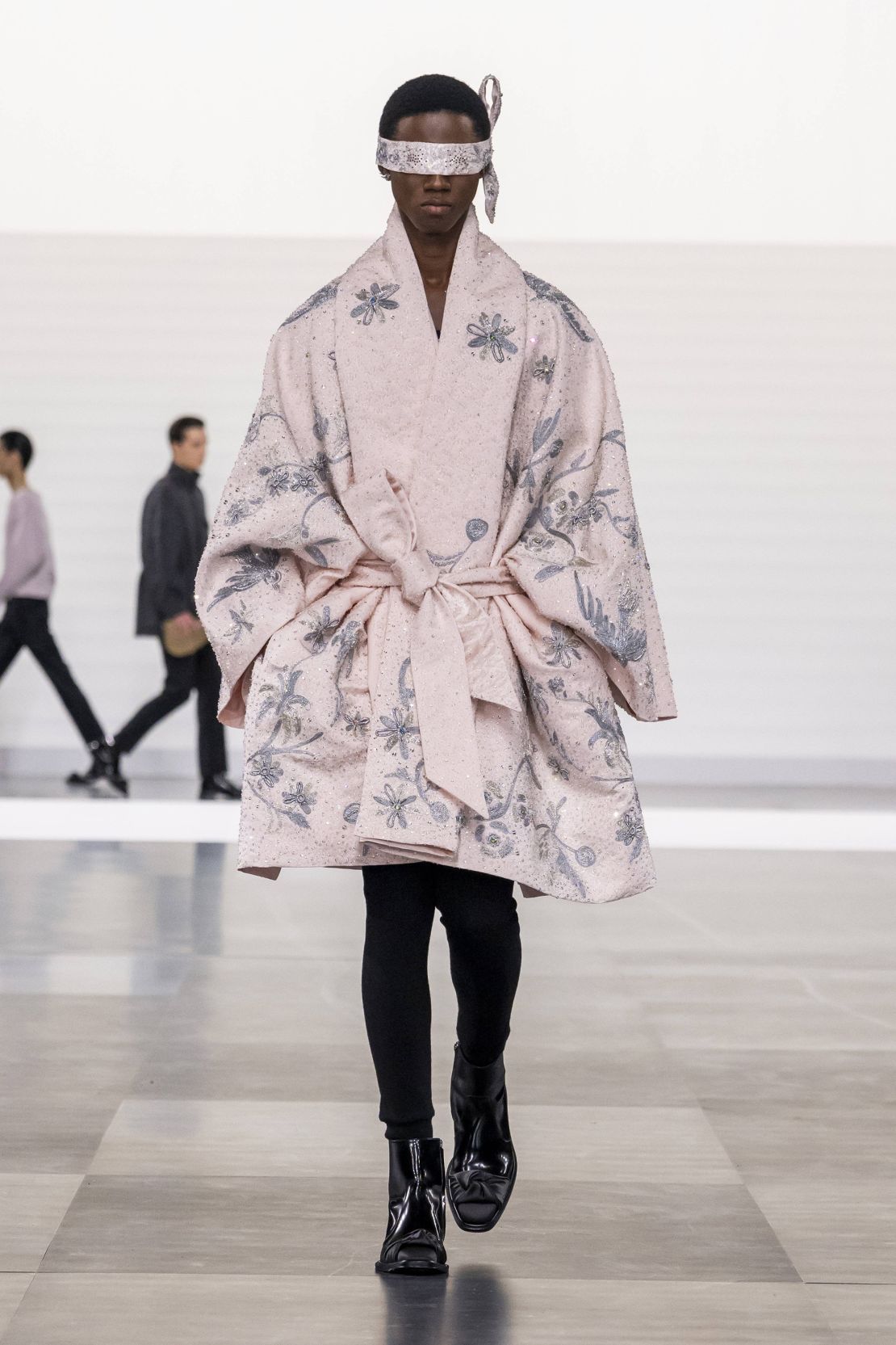 Resulting in jackets made from wax-drummed leather and kemp fibers.